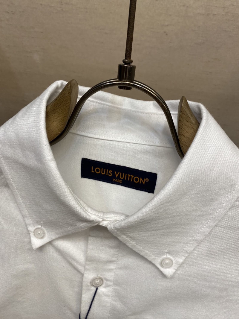 l0vis Vvtt0n shirt